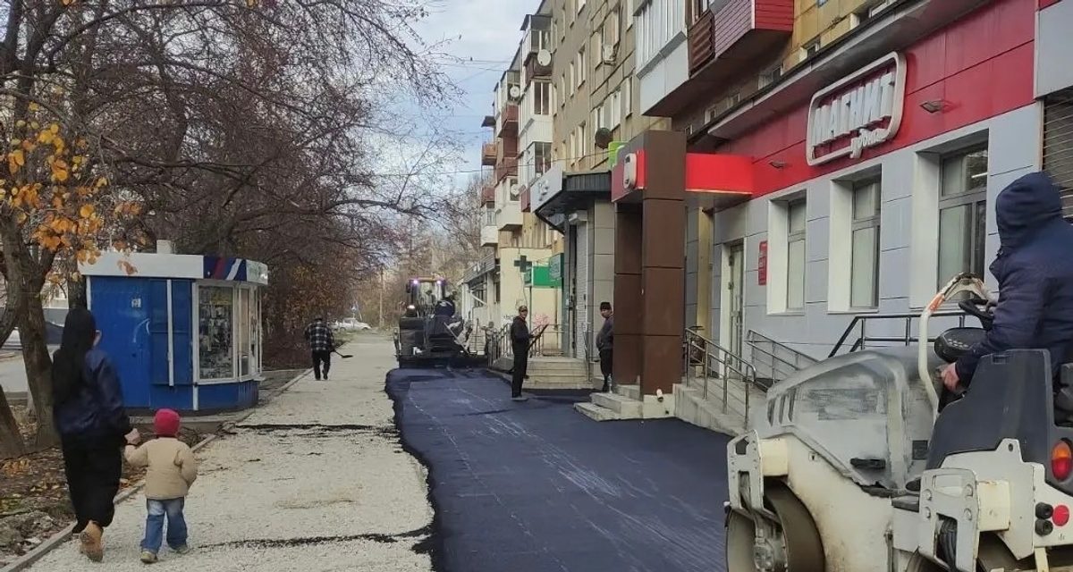 На улице Попова в Нижнем Тагиле ремонтируют дорогу, которую не обновляли с 2013 года