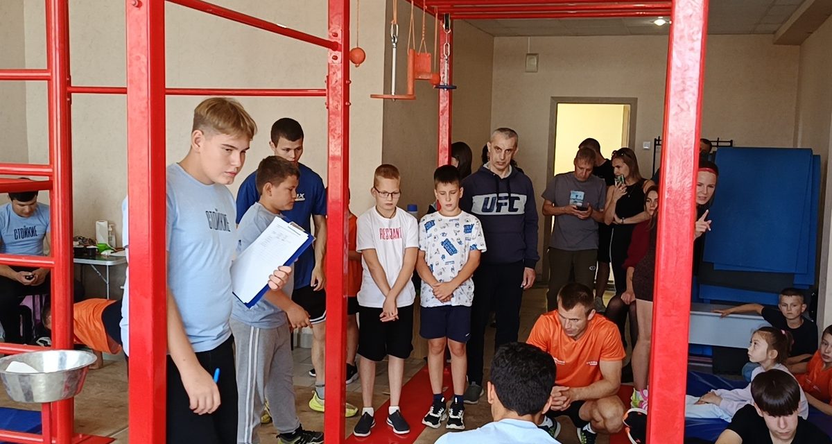 В Нижнем Тагиле 29 спортсменов из четырёх городов выступили на турнире по воркауту