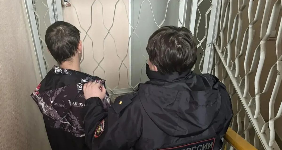 В Екатеринбурге подросток по указанию из интернета поджёг два полицейских автомобиля